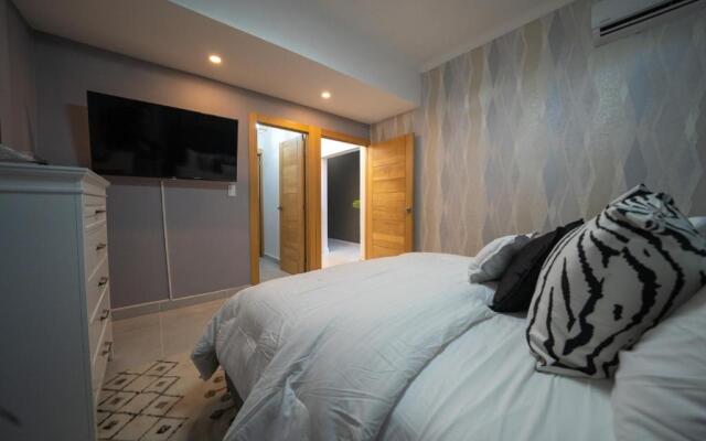 Sdq, Gym, Pool, 1br 2B, Downtown F7