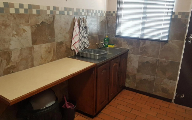 Roos Getaway Apartments #8