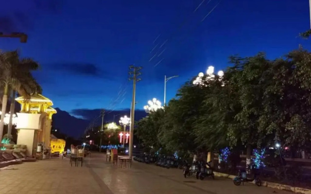 Vienna International Hotel (Haikou Old Town High-speed Railway Station)