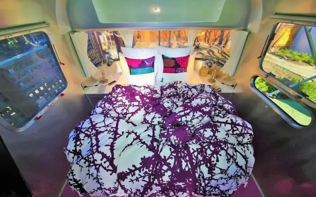 Metro Hotel and Cafe