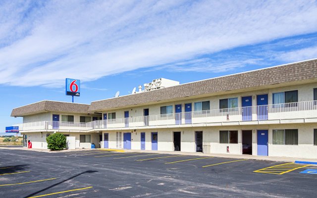 Motel 6 Laramie, WY