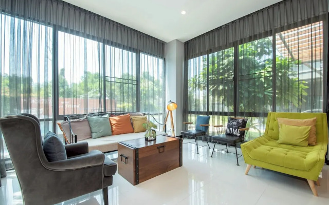 Penny - Farthing Pool Villa