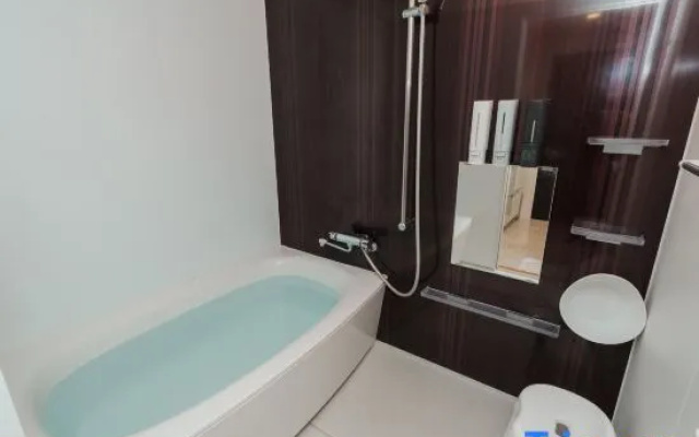 Free 7-Seater Car | Airport Transfer / Sunstone Residence 2F – Bathroom – Ginowan