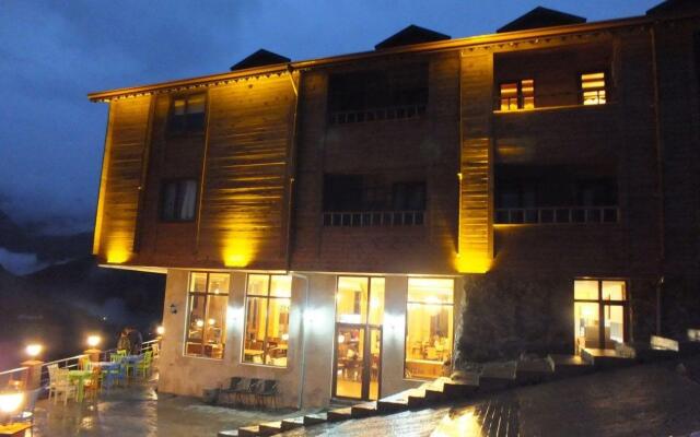 Yedigoller Hotel & Restaurant