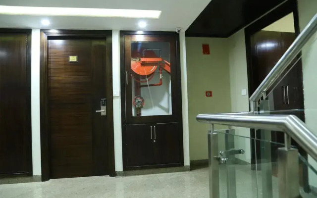 OYO Premium Ptl Chowk Phase 5 Mohali(Cha095)