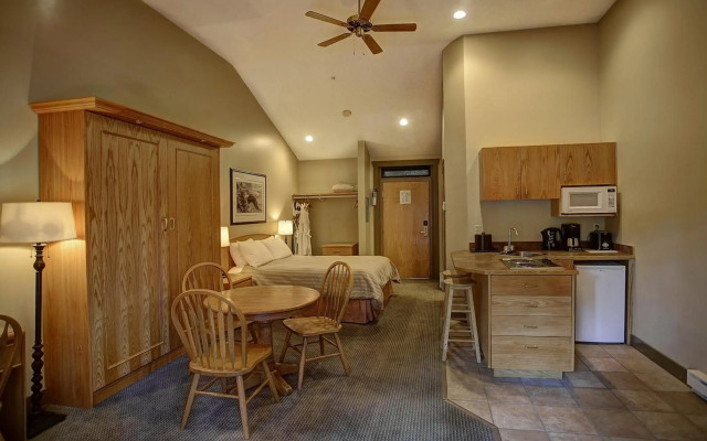 Tigh-Na-Mara Seaside Spa Resort