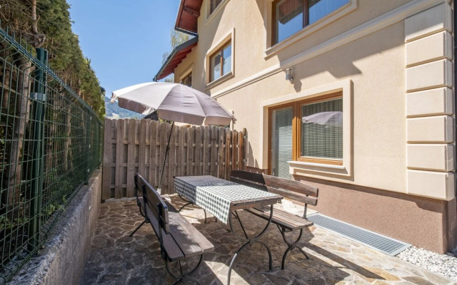 Berghi Hotel and Apartments