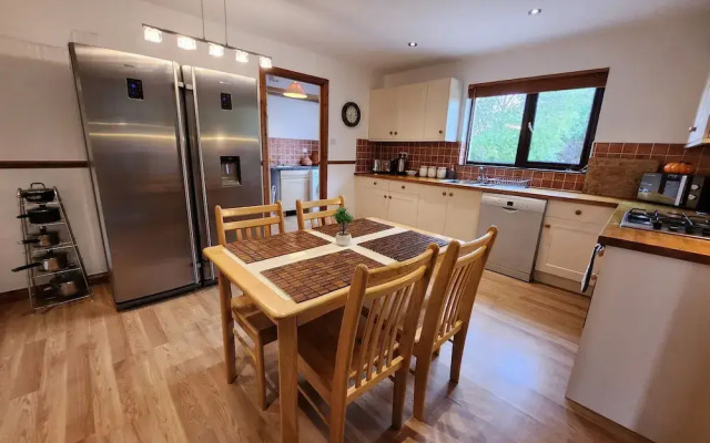 Boutique 4-Bed Home in Inverness
