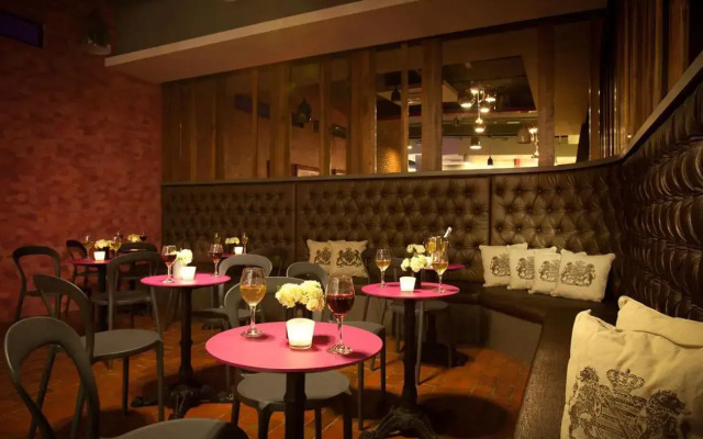 the youniQ Hotel