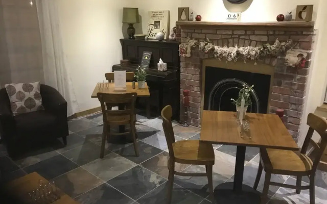 Deri-Down Guest House