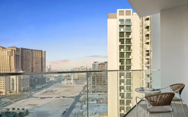 1BR Apt Near Downtown Dubai Pool Skyline Views