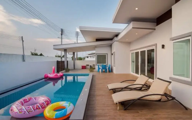 White Rose Pool Villa Hun Hin