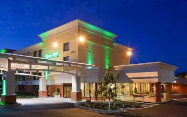 Holiday Inn Bloomington Airport