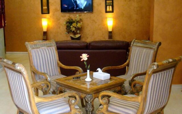 Queen Inn Apartments