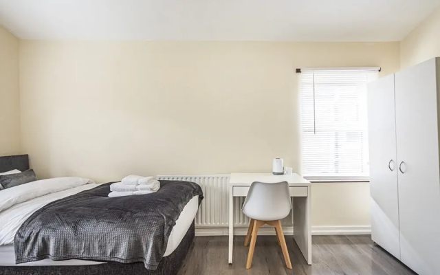 Large Group Greenwich Charlton O2 House