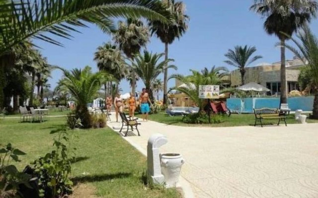 Palmyra Golden Beach Families and Couples