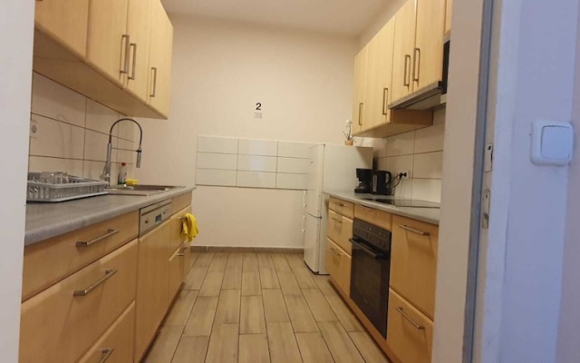 Affordable 2BR Stay 15 Min Enkplatz