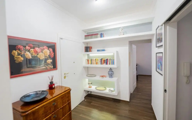 Lovely Design Apartment With Balcony