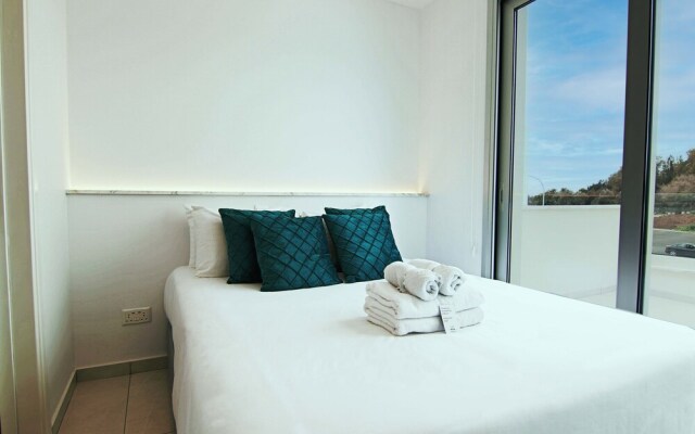 Phaedrus Living: Seaside Deluxe Flat Harbour 106