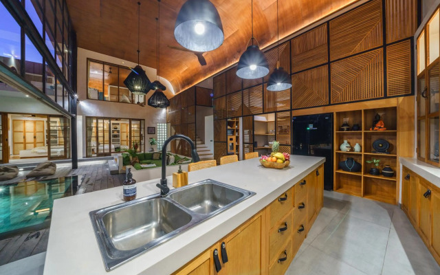 Villa Mango 3 - Amazing 4-bdr Villa in Berawa ! PERFECT LOCATION !