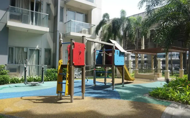Palm Tree Condos Across Naia3 By Beth