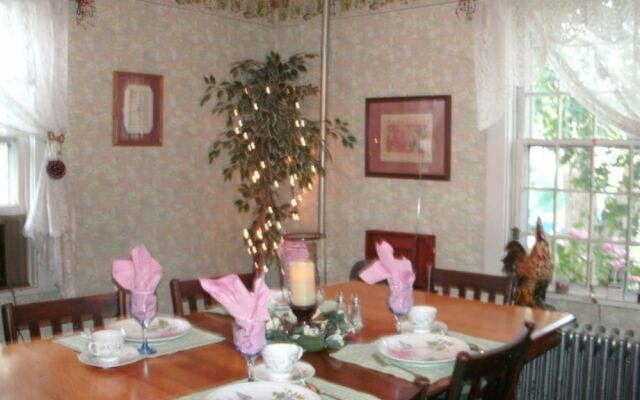 Nichols Guest House B & B