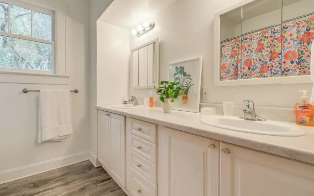 Quiet Jacksonville Retreat - 4 Miles to Downtown!