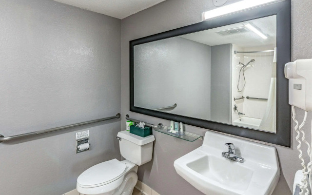 Quality Inn I-10 East near Frost Bank Center