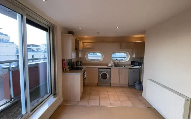 Free Parking Near City Centre & Stadium Sleeps 6-8