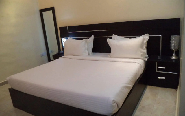 Pine Crest Exclusive Hotel & suite