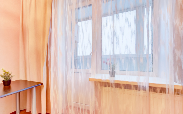 Гости Любят на Ленсовета 43