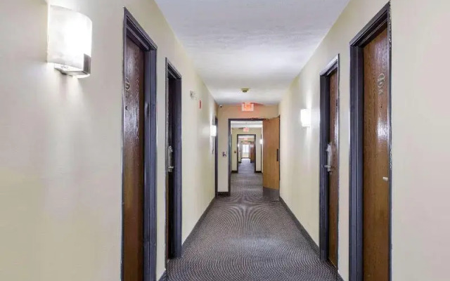 Econo Lodge South Olathe