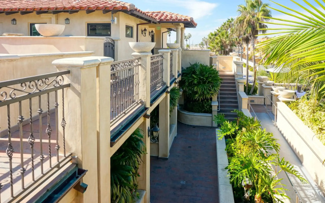 Balboa Inn, On the Beach