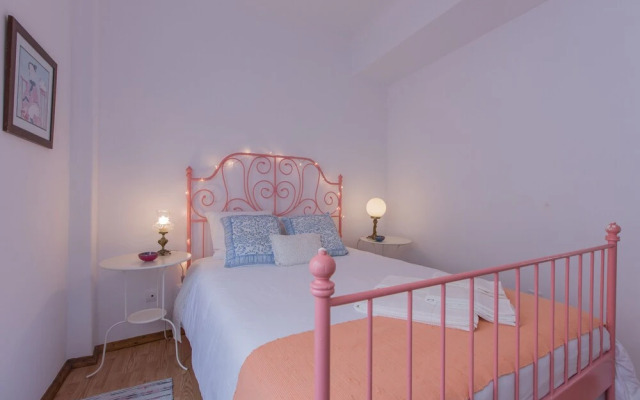 Light Filled Apartment + Free Pick-Up, By TimeCooler