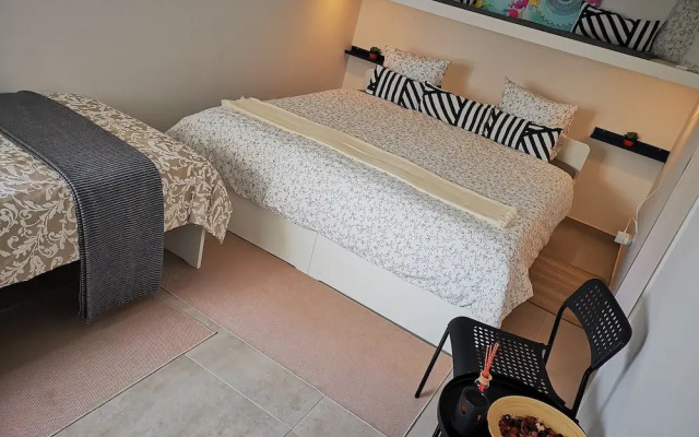 Private Couple Room On Caparica Poshtel