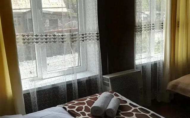 Nikoloz Guesthouse