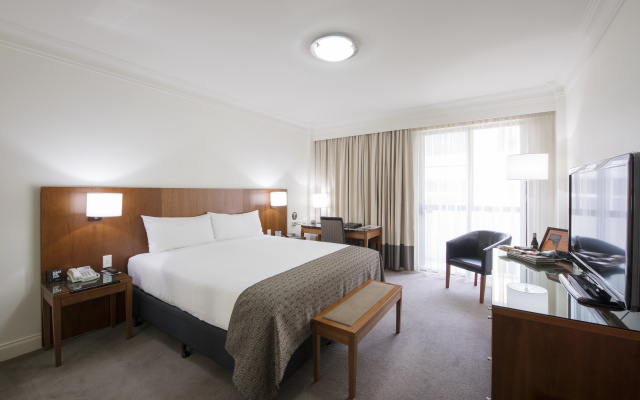 Majestic Roof Garden Hotel – Guest Rooms – Adelaide