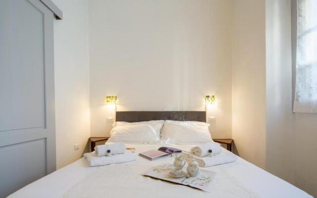 Central Station Apartment by Mmega