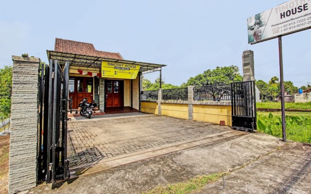 SPOT ON 92515 Timoti Guest House