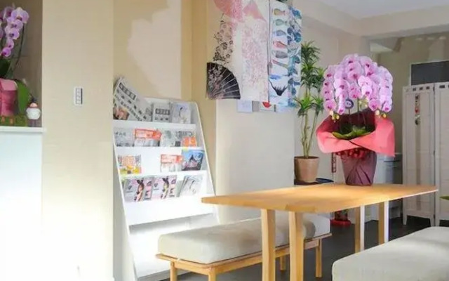 Breeze Shortstay Female Only