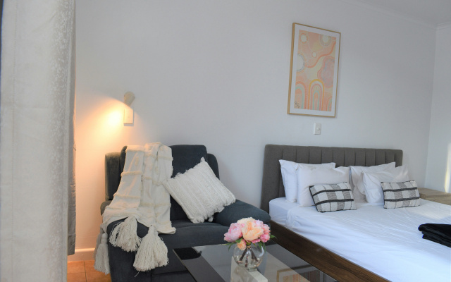 Palm Court Budget Motel Hostel/Backpackers – Guest Rooms – Katherine