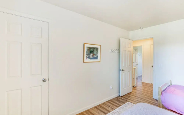 Airy Fortuna Apartment With Deck!