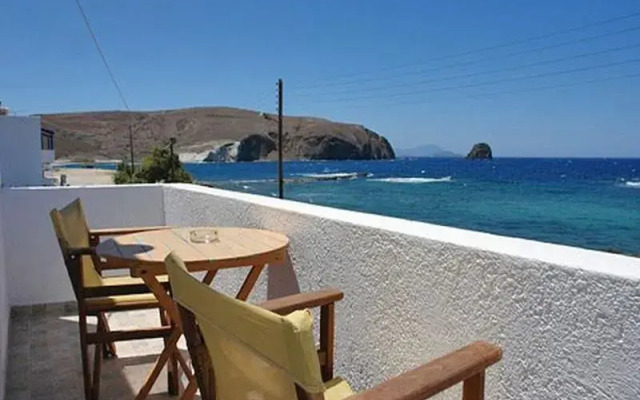 Anemoessa Rooms & Studios
