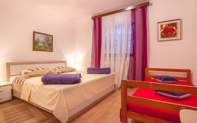 Apartments and rooms with WiFi Njivice, Krk - 5362