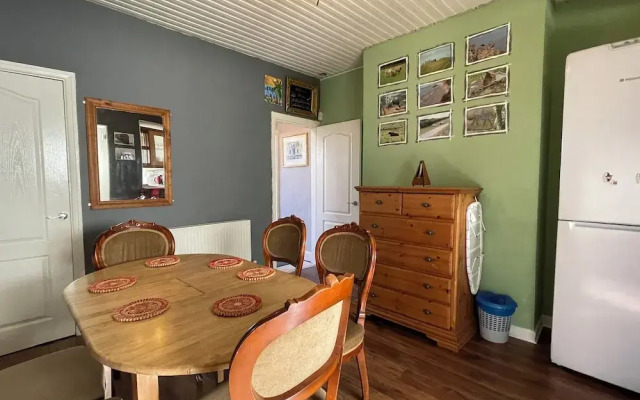 Sheffield's 3BR Retreat