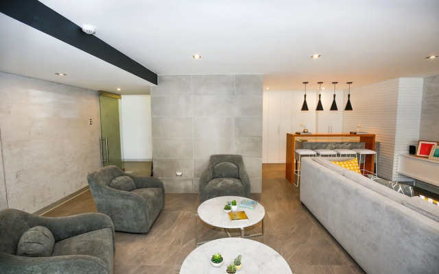 Trendy Host Canvas, Miraflores