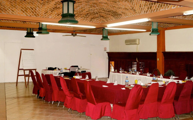 Hotel & Suites Villa del Sol