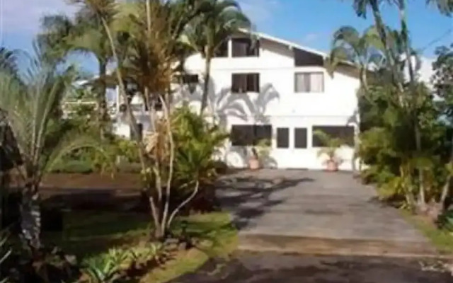 Hale-hoola B & B