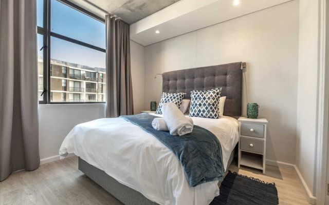 C502 Woodstock Quarters with Pool & Gym