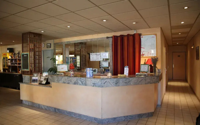 Crau Hotel